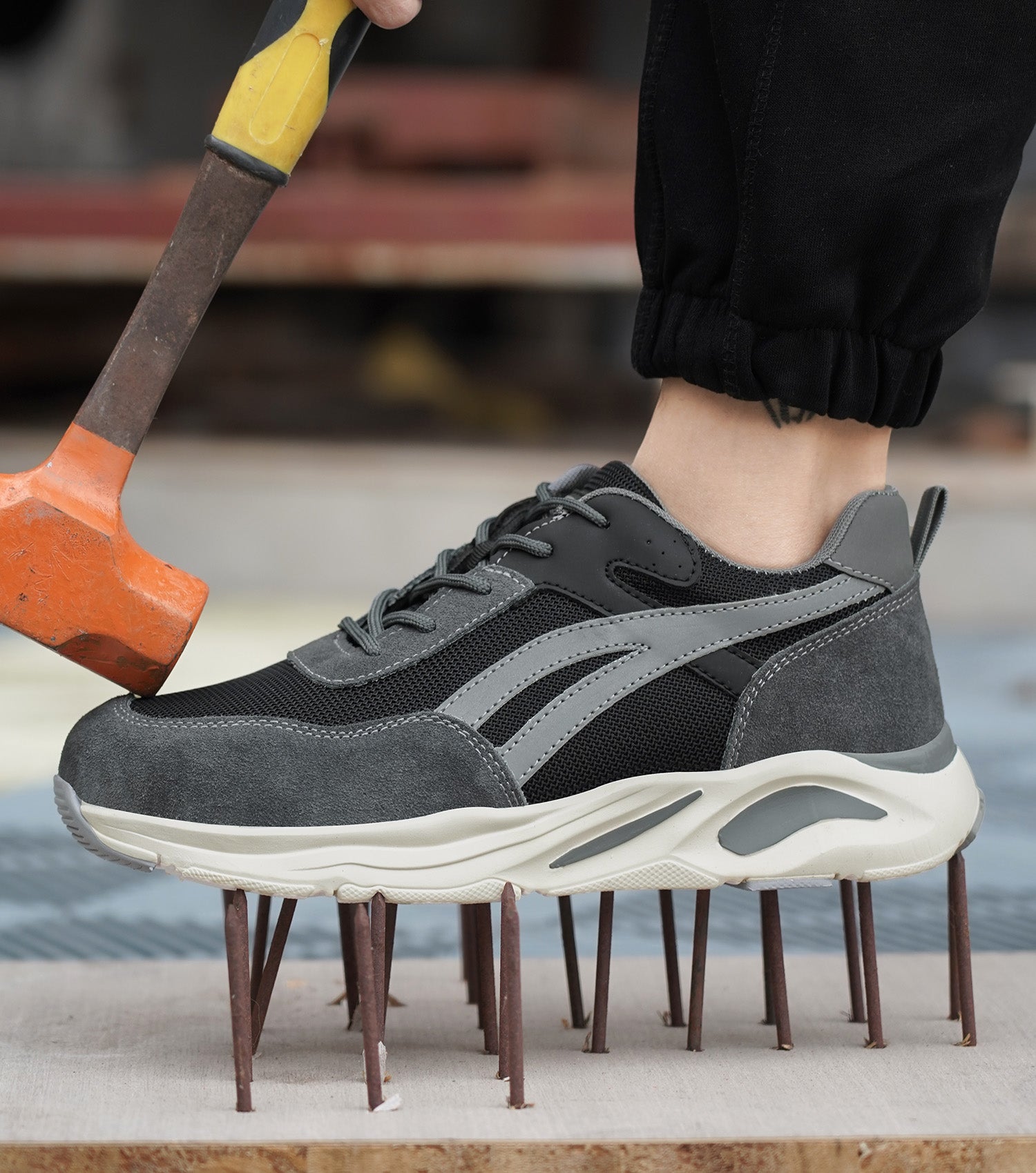 Veiligheid eerst: Hoe veiligheidsschoenen sneakers je voeten beschermen